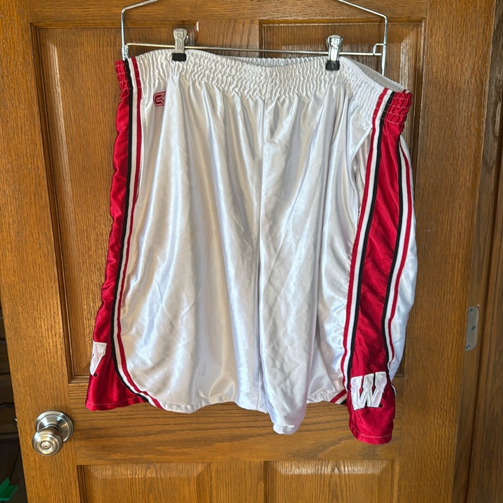 Men’s Badger XXL shorts. EUC!